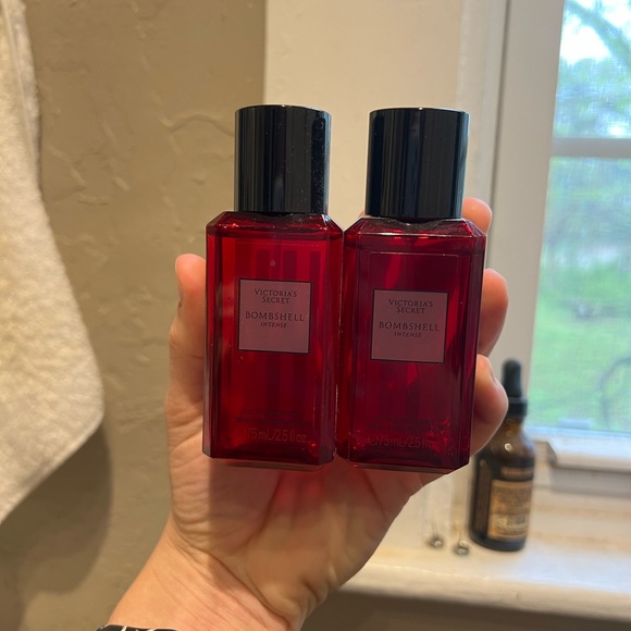 Victoria Secret Bombshell Intense Fragrance - Picture 2 of 3